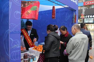 陜西寶雞名優(yōu)農(nóng)產(chǎn)品重慶展銷 兩地企業(yè)簽訂多項(xiàng)農(nóng)產(chǎn)品購銷協(xié)議