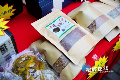 長(zhǎng)沙縣機(jī)關(guān)事務(wù)局搭建年貨購(gòu)買(mǎi)平臺(tái),主打“本土味”助力精準(zhǔn)扶貧