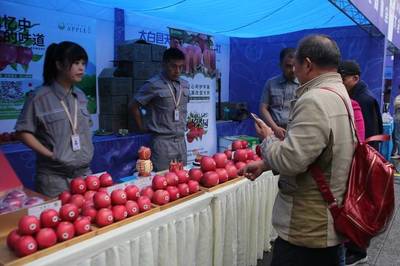 陜西寶雞名優(yōu)農(nóng)產(chǎn)品重慶展銷 兩地企業(yè)簽訂多項(xiàng)農(nóng)產(chǎn)品購銷協(xié)議